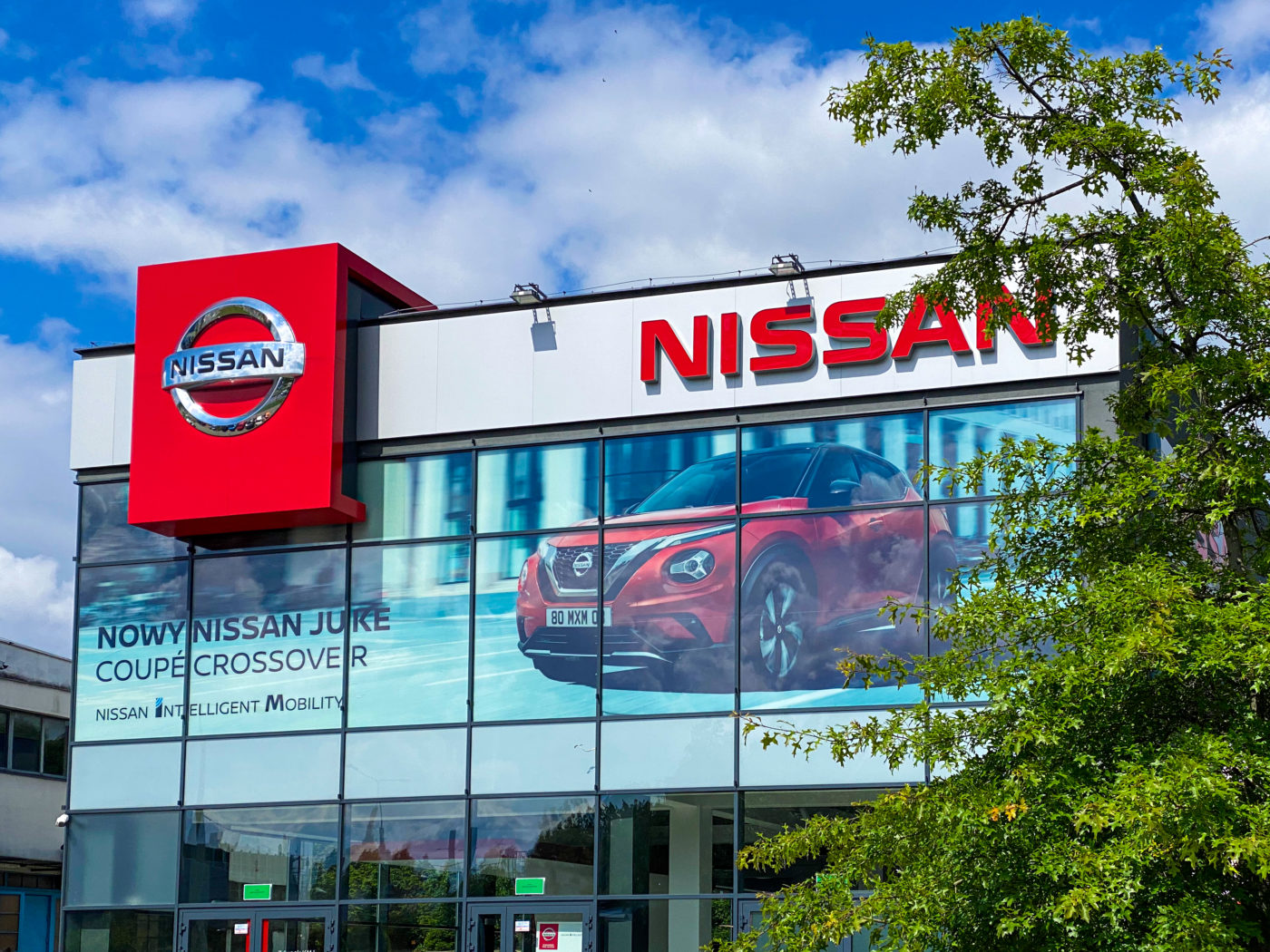 Salon samochodowy Nissan,        Gdynia ul.Wielkopolska